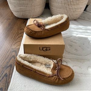 UGG Moccasin Slippers Women Size 7